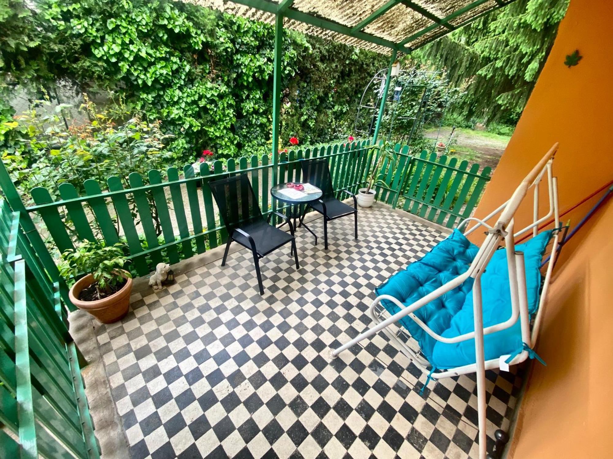 Grany'S Retro Guesthouse Near Budapest Airport Vecsés Dış mekan fotoğraf